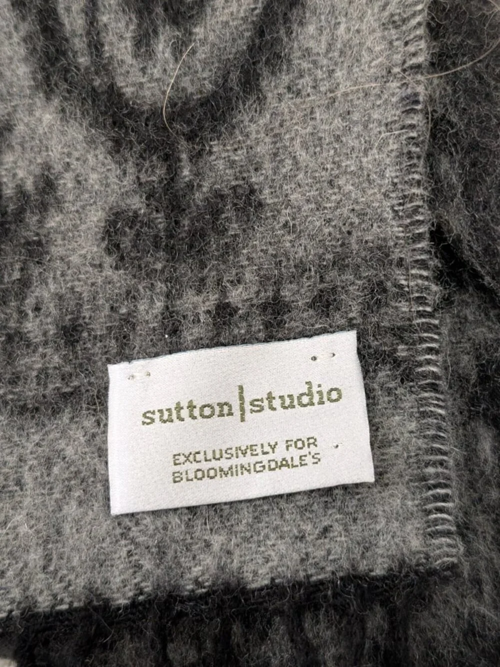 Bloomingdale's Sutton Studios 100% Cashmere Scarf